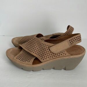 Clarks Artisan Women’s Reedly Variel Nubuck Wedge Sandals Sand 9